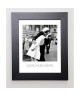 PHOTOGRAPHY COLLECTION Image encadrée Kissing the War Goodbye 31x37 cm Gris