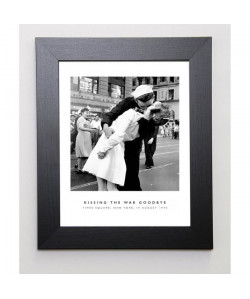 PHOTOGRAPHY COLLECTION Image encadrée Kissing the War Goodbye 31x37 cm Gris