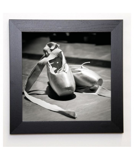 BLONDE ATTITUDE Image encadrée Ballet shoes 37x37 cm Gris