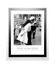 PHOTOGRAPHY COLLECTION Image encadrée Kissing the War Goodbye 67x87 cm Blanc