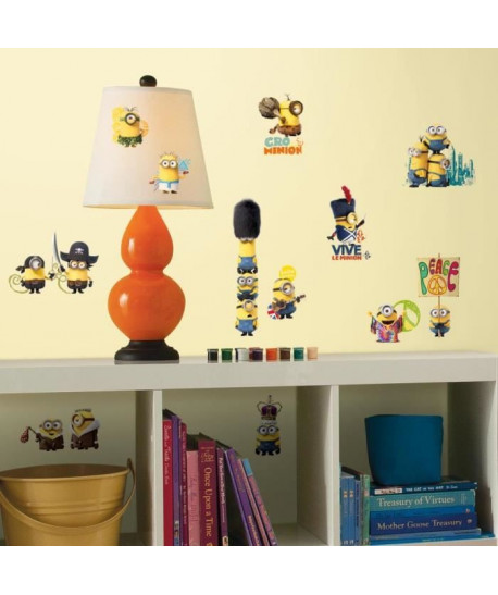 ROOMMATES Lot de 16 stickers MINIONS LE FILM repositionnables 4 feuilles de 10,1cm x 44,1cm