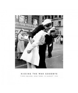 Affiche papier   Kissing the War Goodbye   Photography Collection   60x80 cm